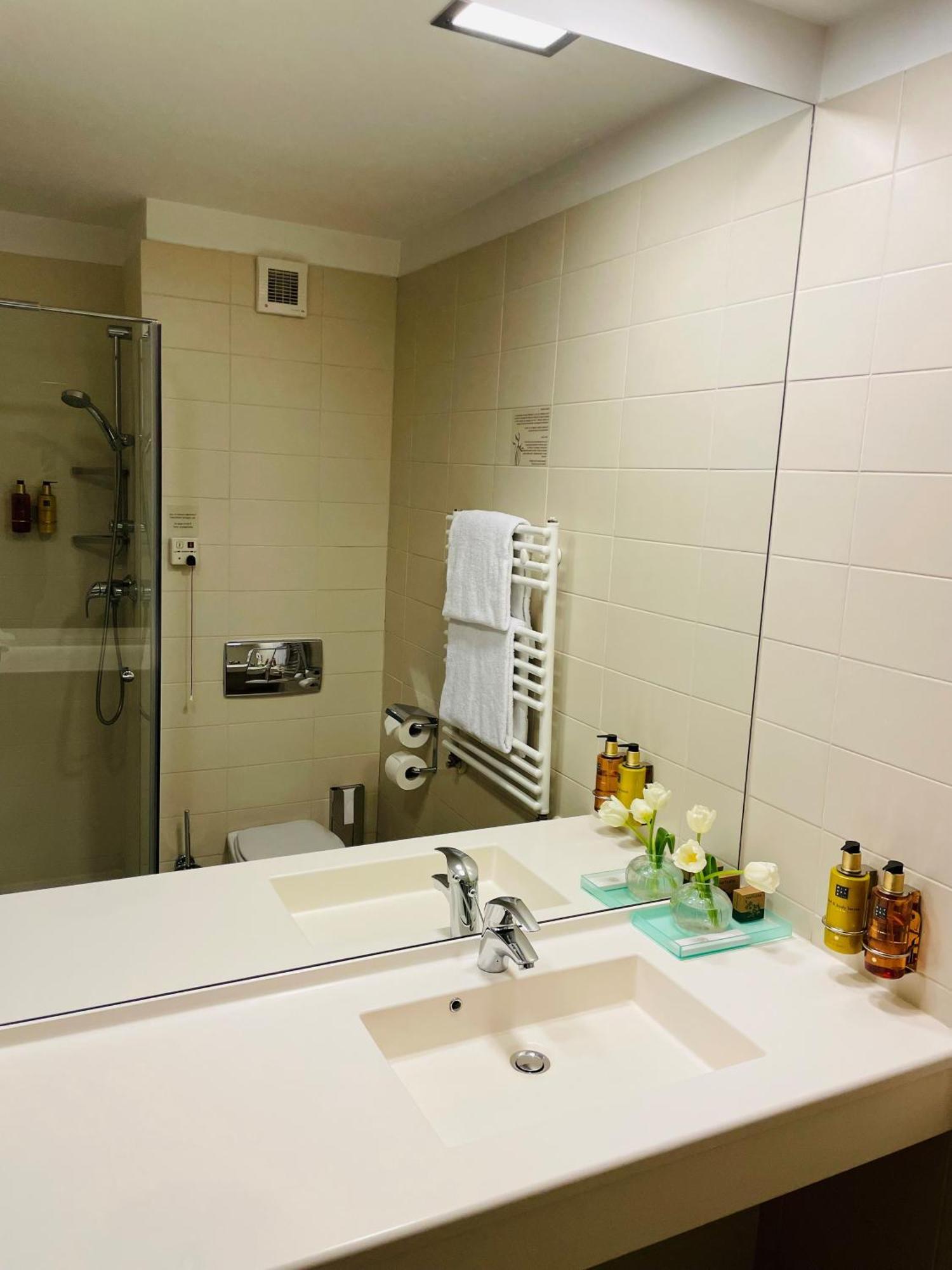 Capital Plaza Hotel 4*